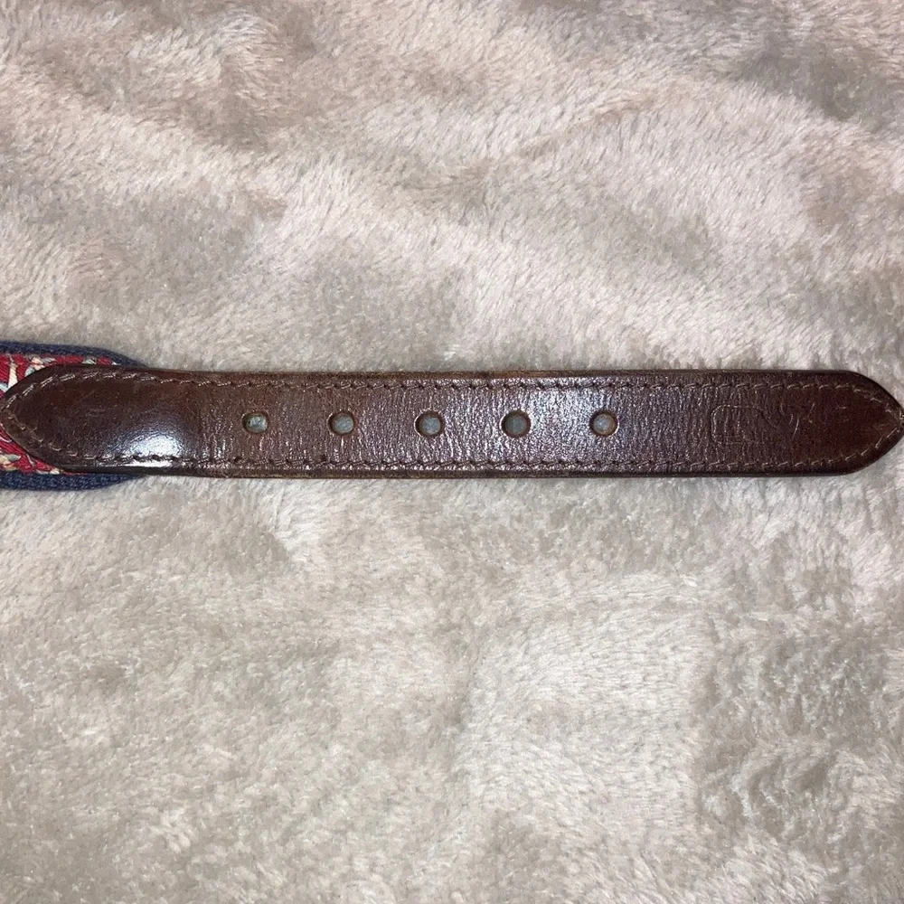 Vineyard vines shark belt size 28